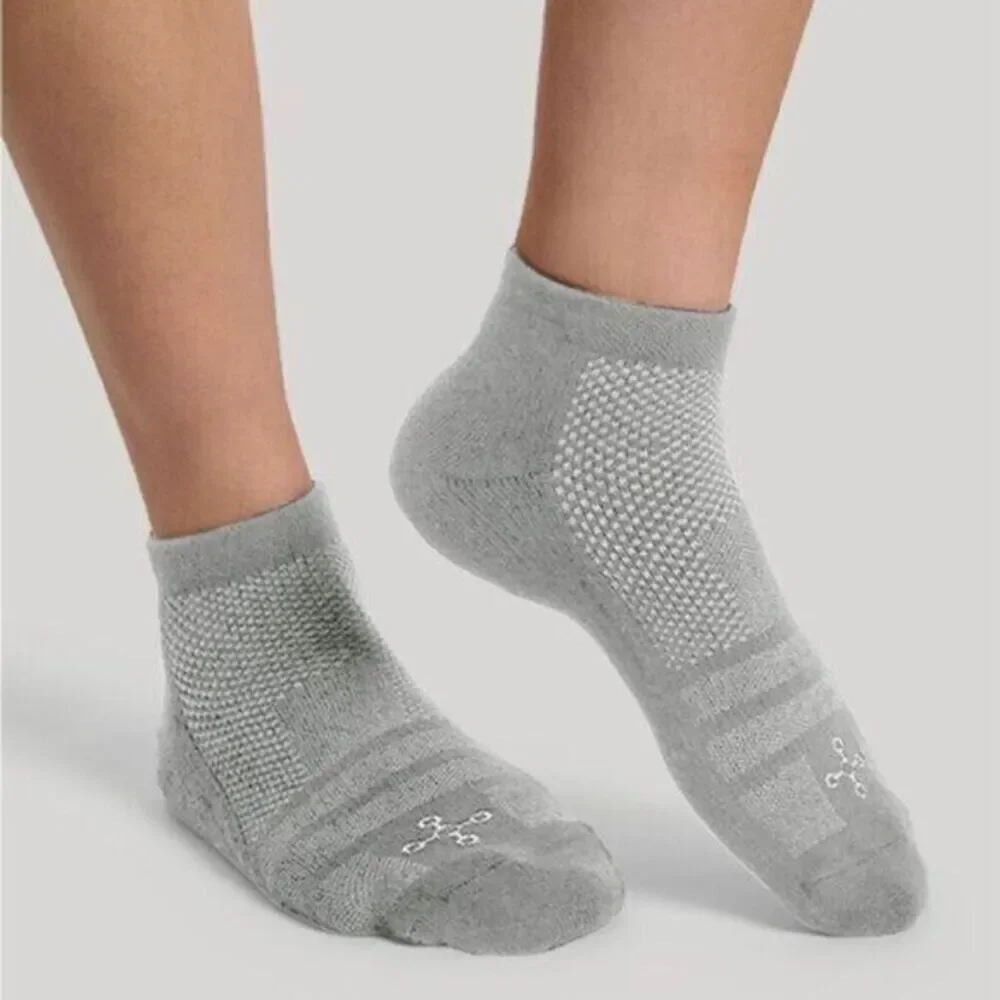 NWOT Tommie Copper Women’s Gray Ankle Athletic Compression Socks - 2 Pair - Size
